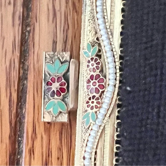 Spectacular Vintage Pettipoint Purse with Kisslock Change Purse and Mirror - Picture 5 of 15